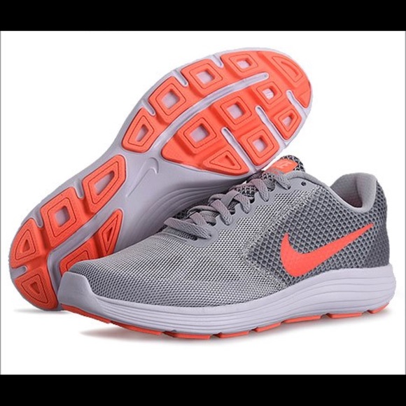 NIKE WOMENS REVOLUTION 3 RUNNING SHOE - Picture 1 of 7